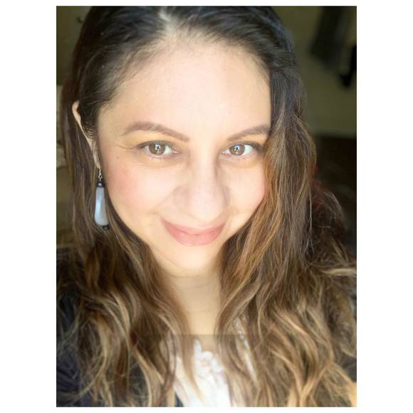 Poshmark profile picture for @ptr